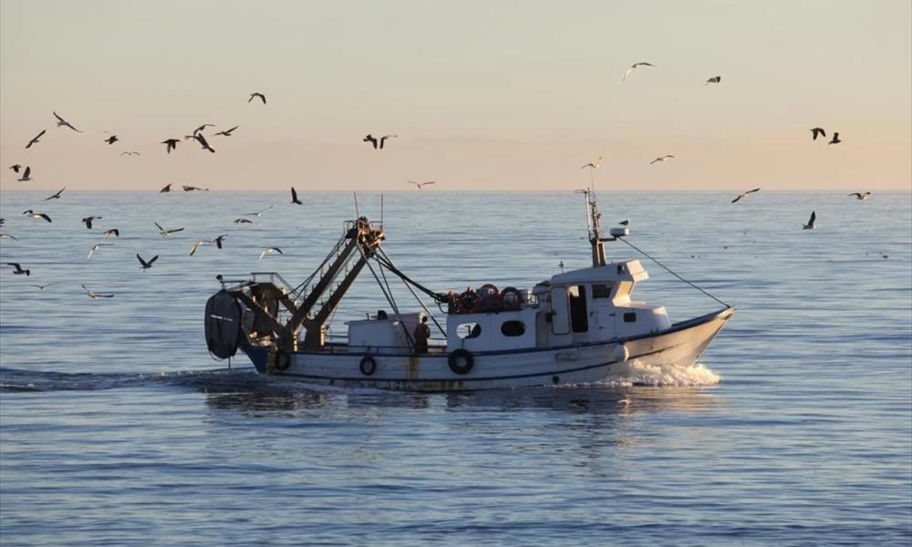 Προκλητική και καταστροφική αλιεία από τουρκικές μηχανότρατες στα ελληνικά νερά